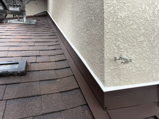 壁とリッジウェイの取り合い